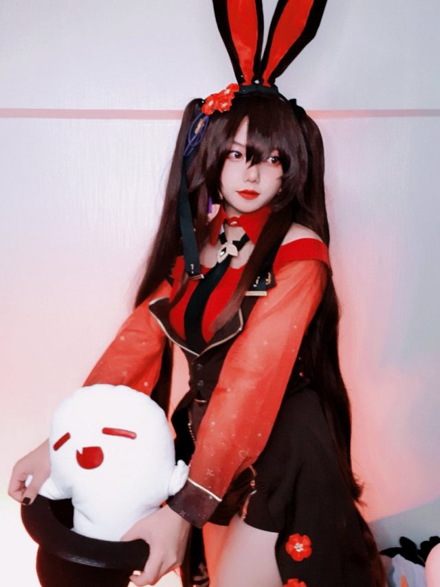 coser Nanthasri惊艳亮相：性感可爱兔女郎版的胡桃大放异彩