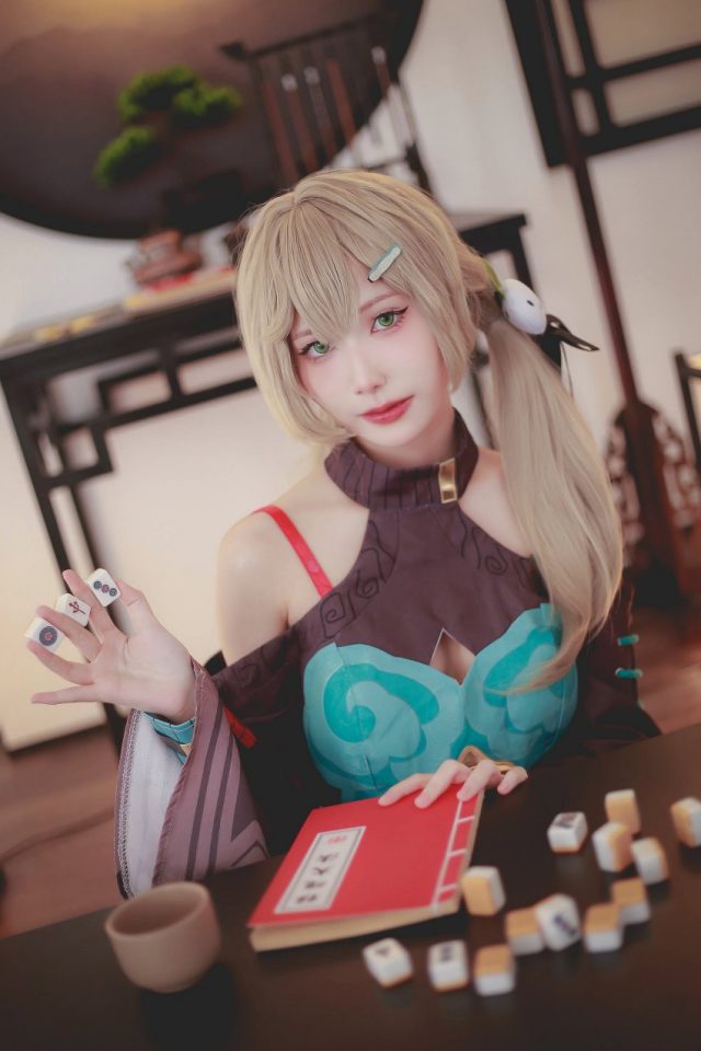 coser Bass化身《崩坏：星穹铁道》青雀，探秘灵魂深处的可爱魅力