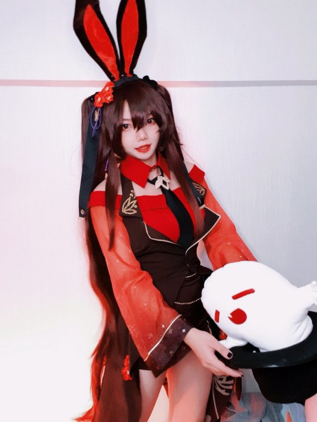 coser Nanthasri惊艳亮相：性感可爱兔女郎版的胡桃大放异彩