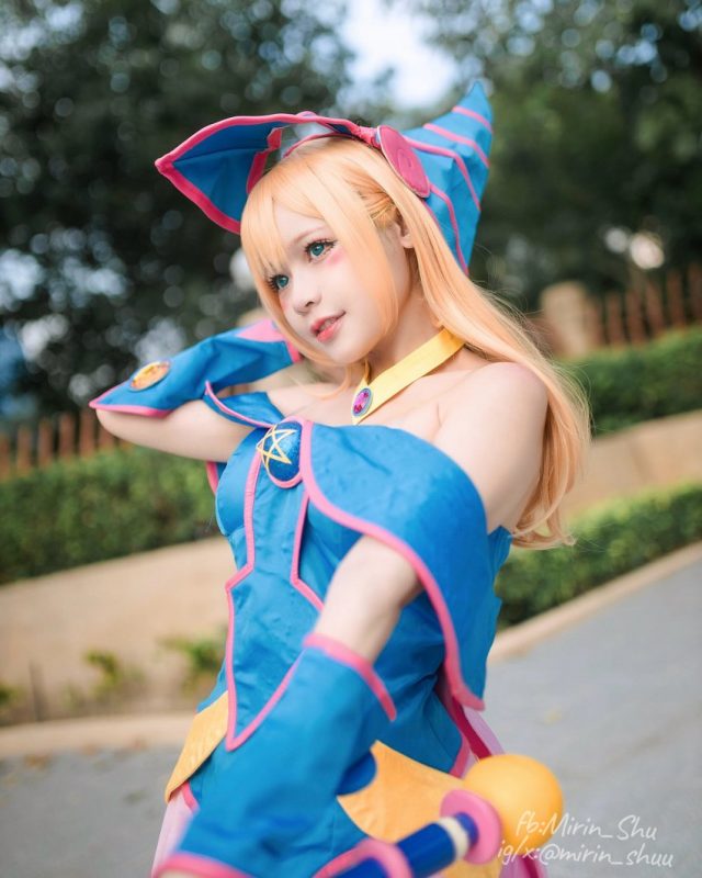 魔法与时尚的完美融合：coser Mirin_Shu化身《游戏王》黑魔导女孩