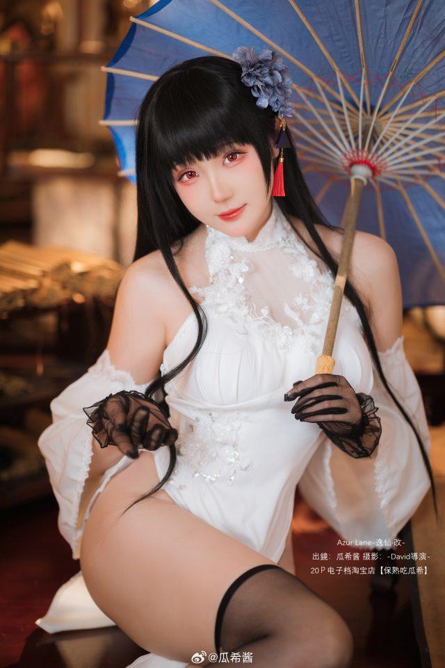 瓜希酱cos《碧蓝航线》逸仙，展现美轮美奂的性感魅力！