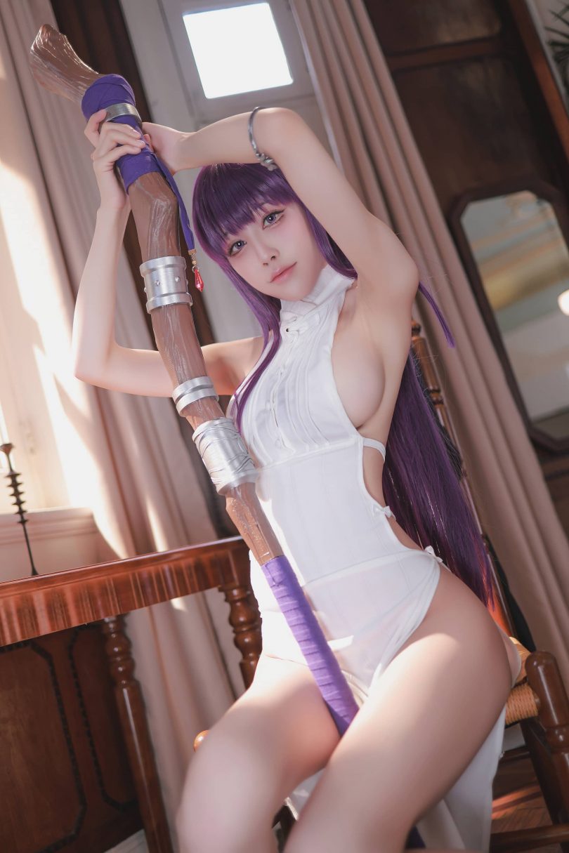 葬送的芙莉莲COSPLAY：水淼aqua完美演绎菲伦的性感魅力