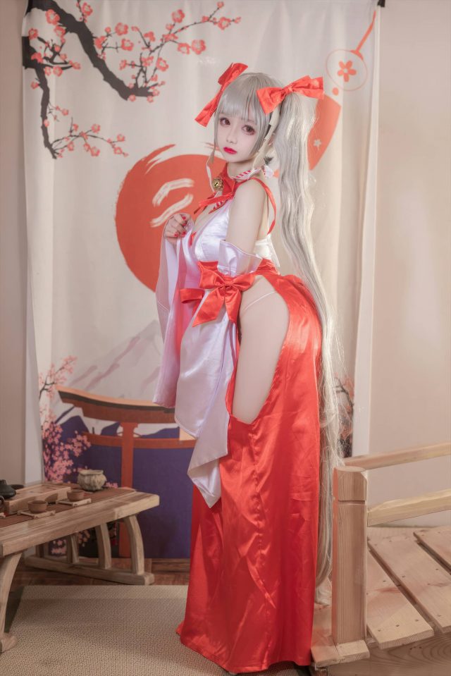 绽放的樱花：椎名莜的《碧蓝航线》可畏巫女COSPLAY