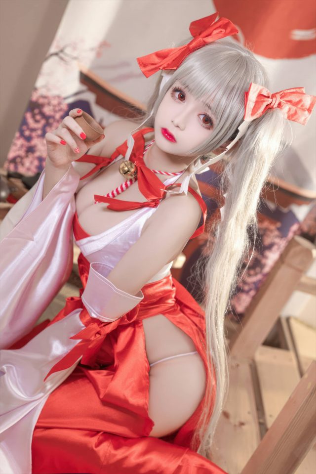 绽放的樱花：椎名莜的《碧蓝航线》可畏巫女COSPLAY