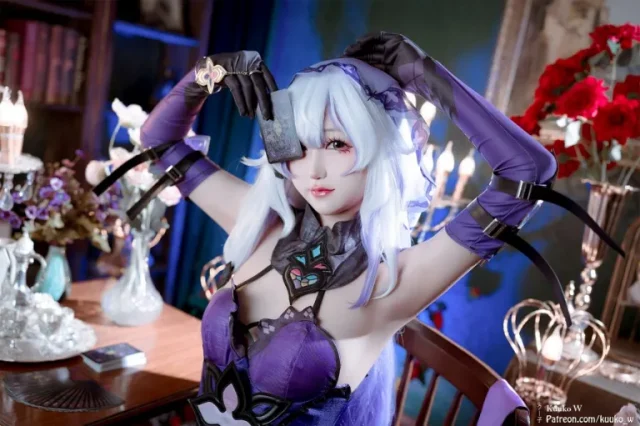 越南女coser Kuuko W化身神秘优雅的记忆女神“黑天鹅”