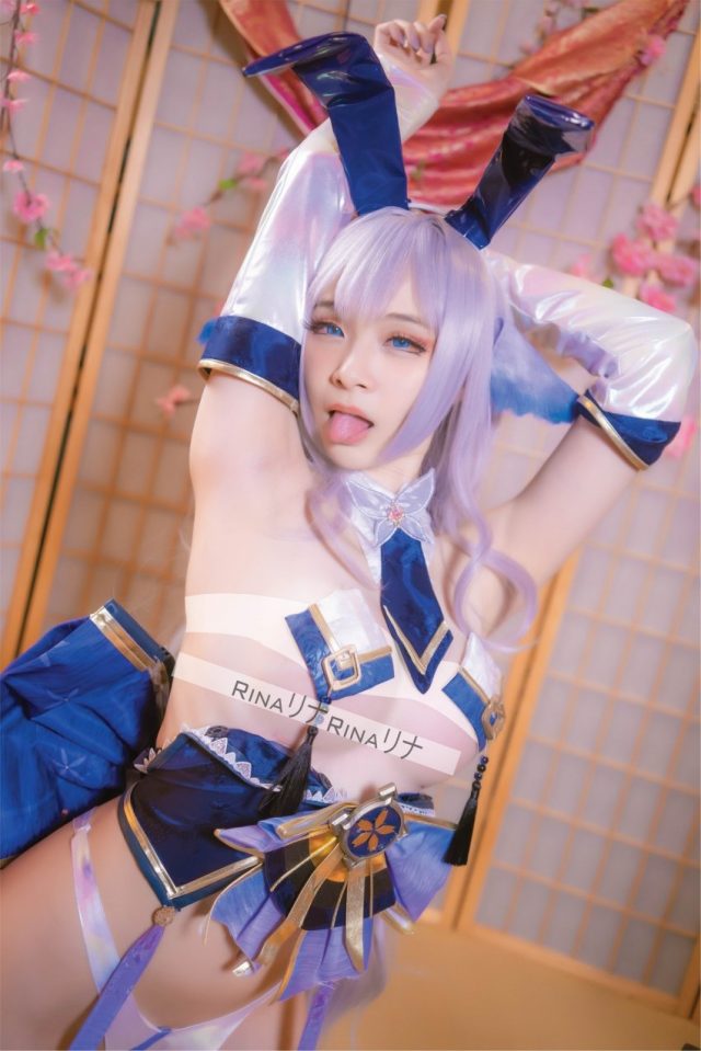 日本coser Rina性感的“缺布料版”信浓cosplay引爆二次元风波