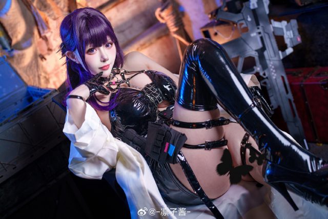 梦幻现实：凛子酱演绎《胜利女神：妮姬》米哈拉的绝美COSPLAY