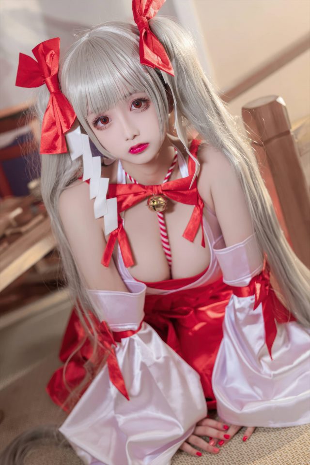 绽放的樱花：椎名莜的《碧蓝航线》可畏巫女COSPLAY