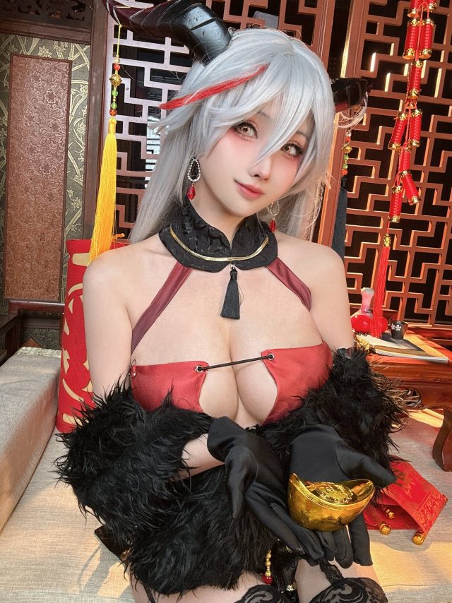 龙年龙图：coser Rioko凉凉子以华美之姿迎接龙年新春