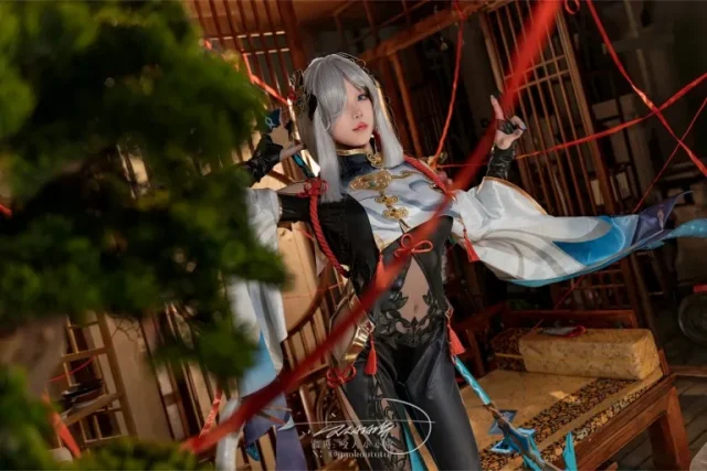 原神COSPLAY：咬人小小兔性感优雅的化身，再现申鹤仙姿