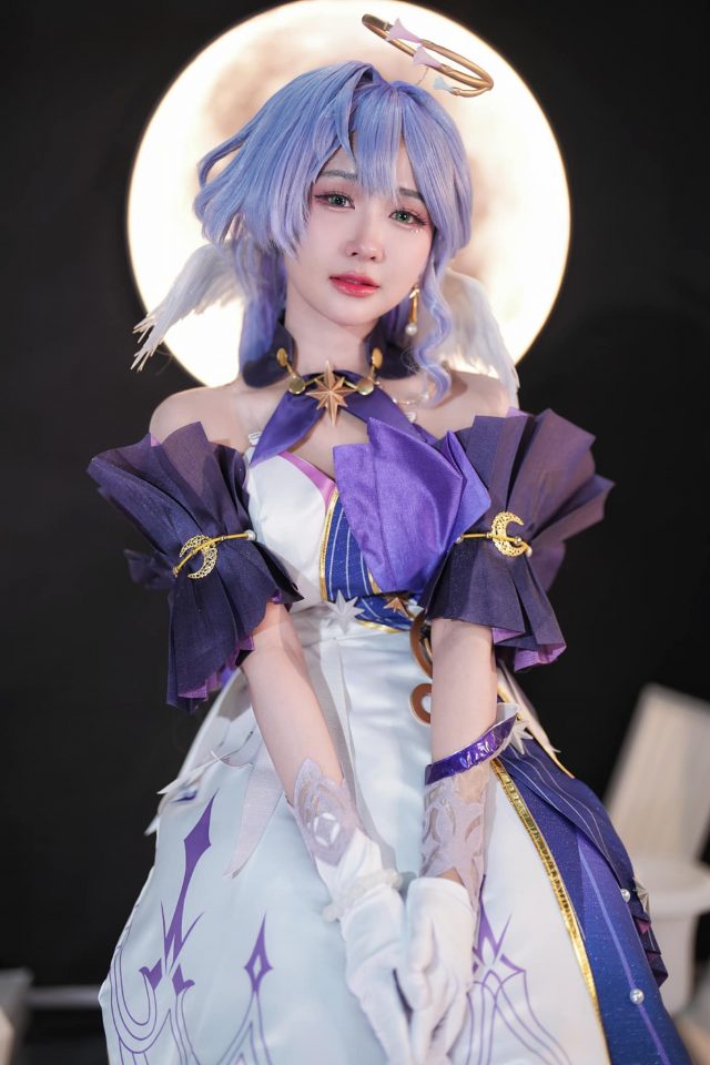 银河中的歌者：泰国女coser Minton化身漂亮迷人的知更鸟