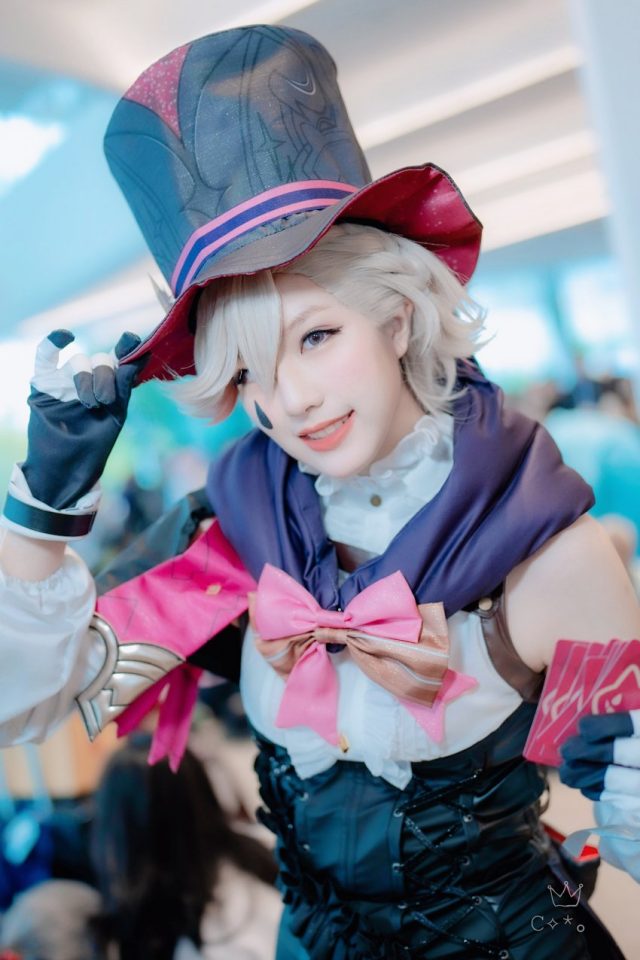 魔术天才大揭秘：coser Caramela化身《原神》中漂亮可爱的林尼