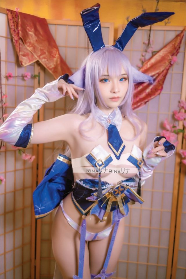 日本coser Rina性感的“缺布料版”信浓cosplay引爆二次元风波