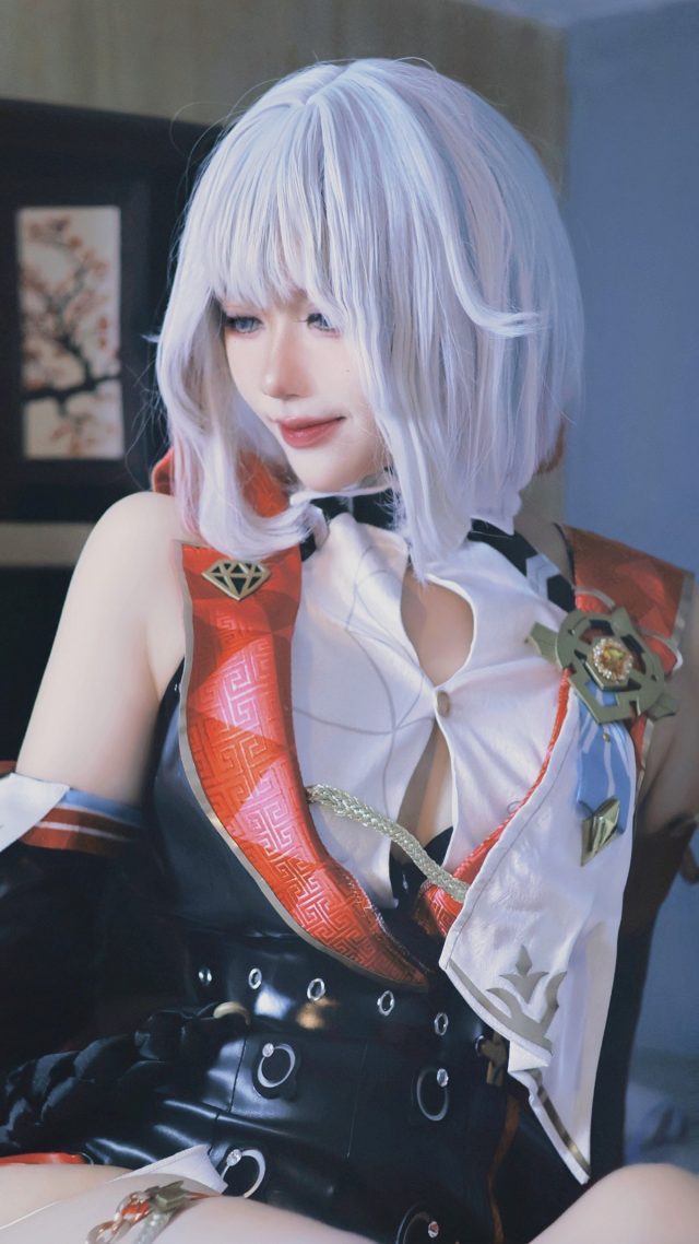 泰国coser Bamu_Suru让《崩坏：星穹铁道》的托帕走进现实世界