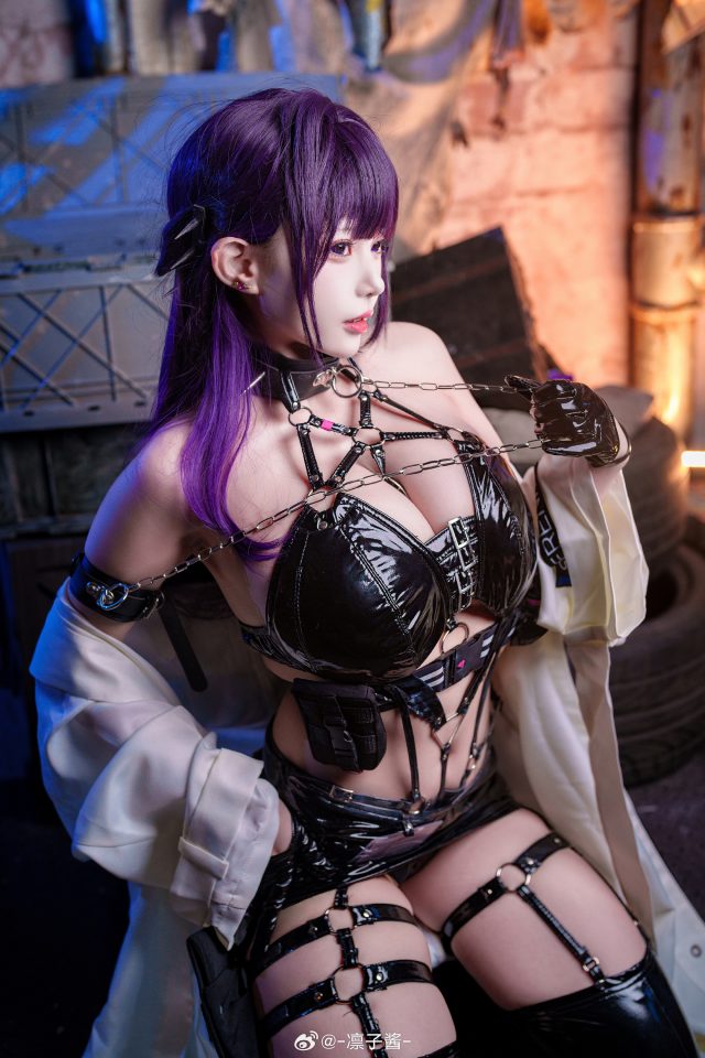 梦幻现实：凛子酱演绎《胜利女神：妮姬》米哈拉的绝美COSPLAY