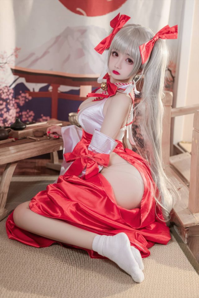 绽放的樱花：椎名莜的《碧蓝航线》可畏巫女COSPLAY