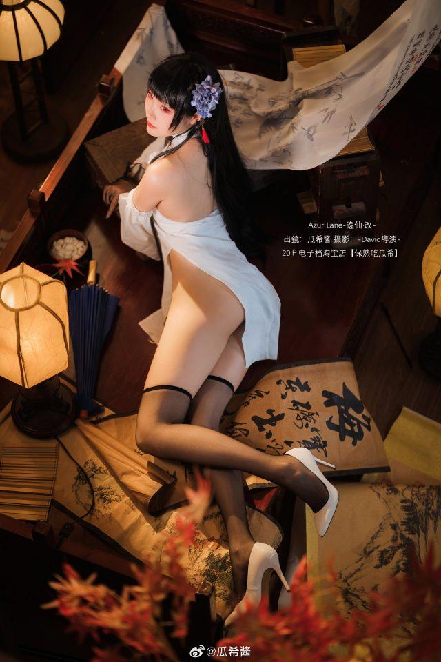 瓜希酱cos《碧蓝航线》逸仙，展现美轮美奂的性感魅力！