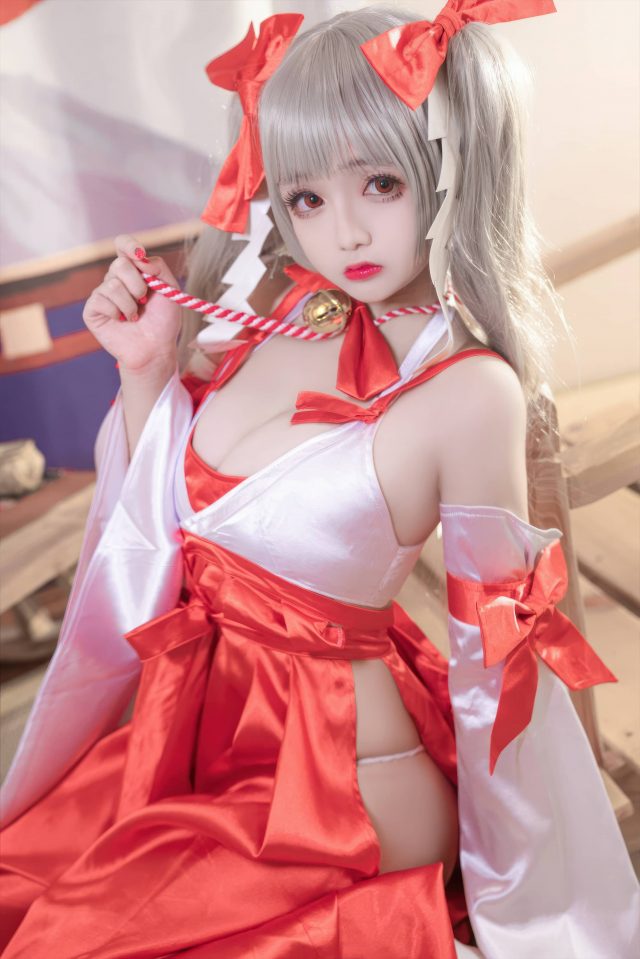 绽放的樱花：椎名莜的《碧蓝航线》可畏巫女COSPLAY