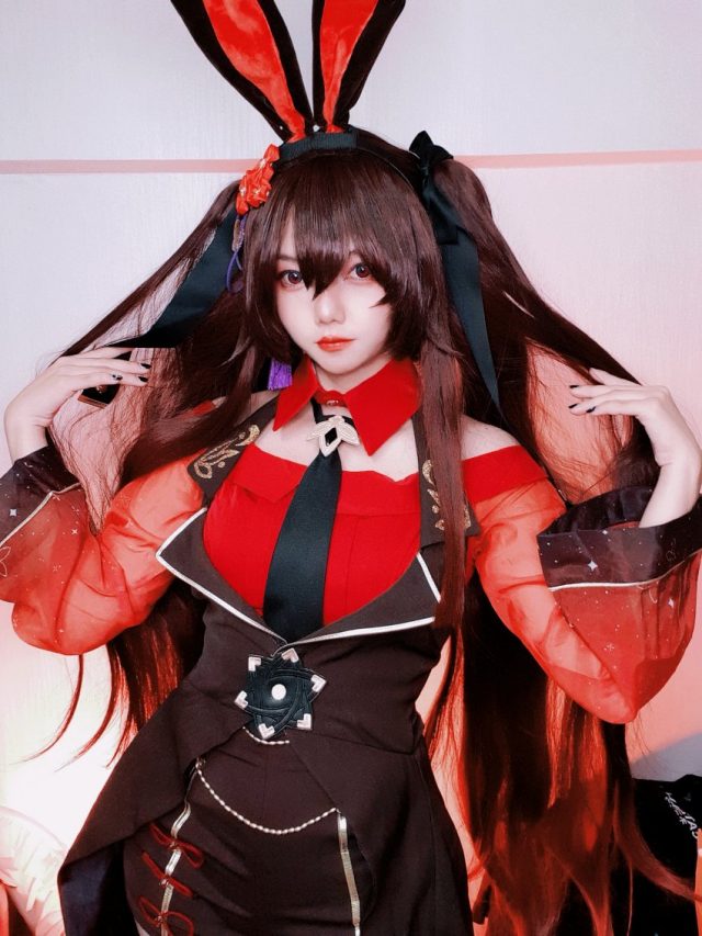 coser Nanthasri惊艳亮相：性感可爱兔女郎版的胡桃大放异彩